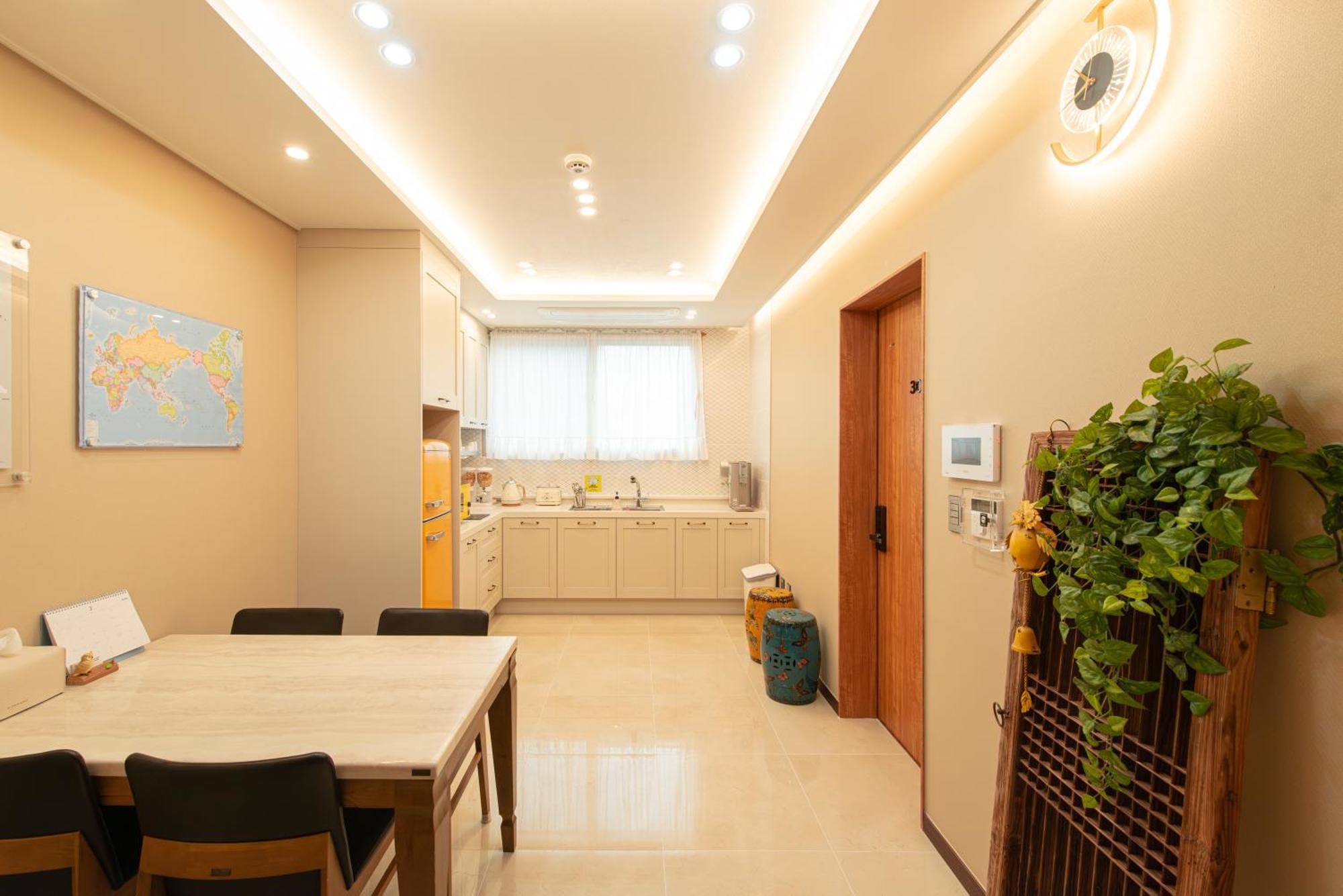 Incheon Airport Guest House King Экстерьер фото