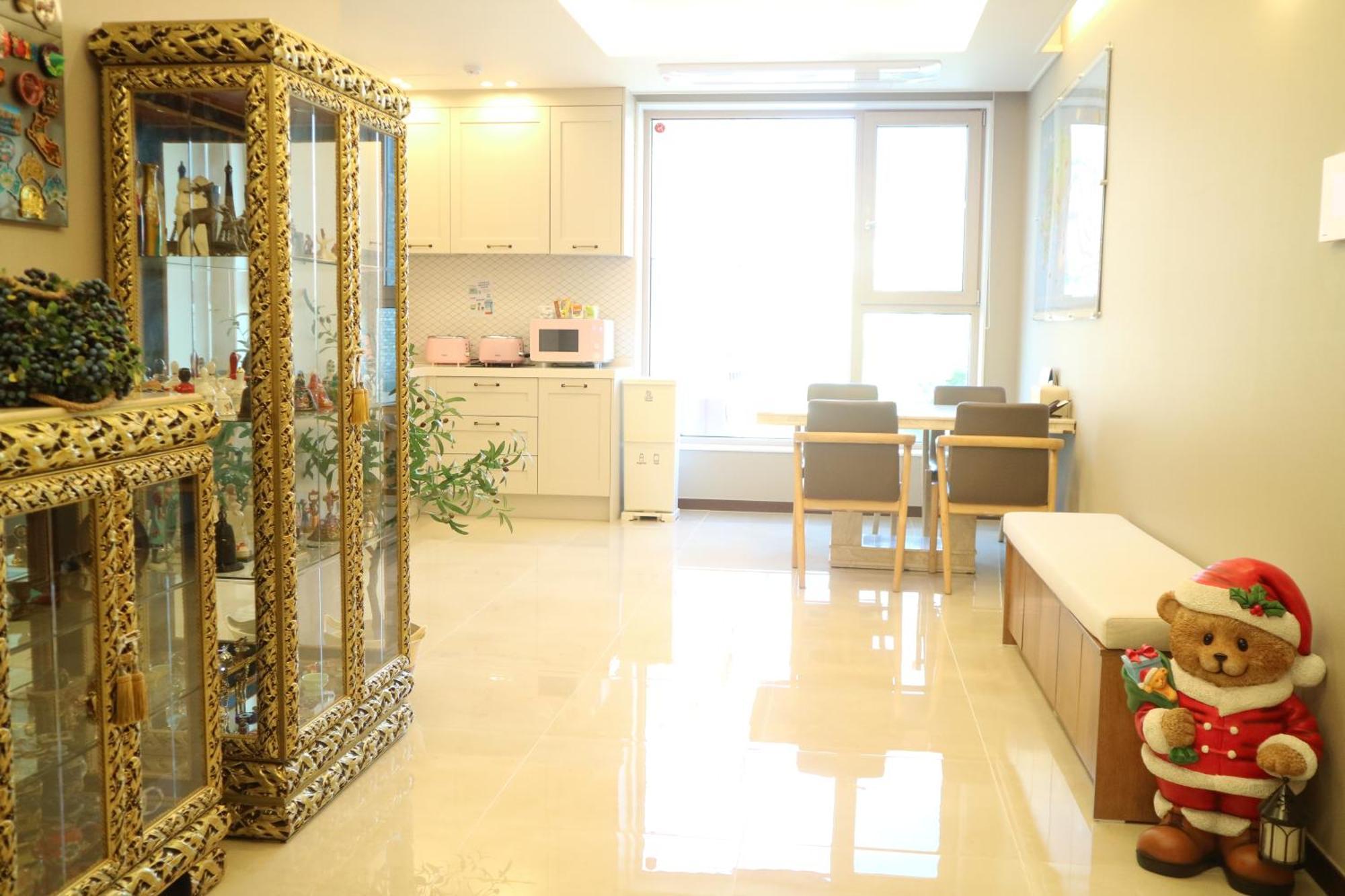 Incheon Airport Guest House King Экстерьер фото